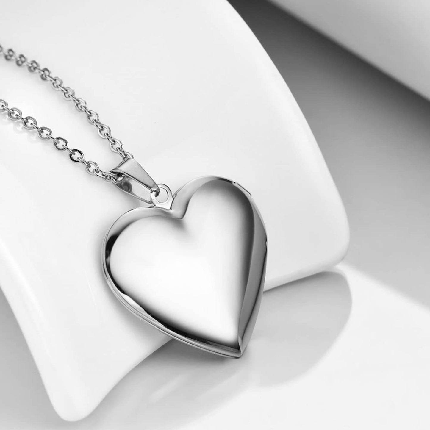 PHOCKSIN Mom I Love You Silver Locket Necklace for Women Heart Locket Necklace for Girls Photo Necklace With Picture Inside Mothers Day Gifts for Women
