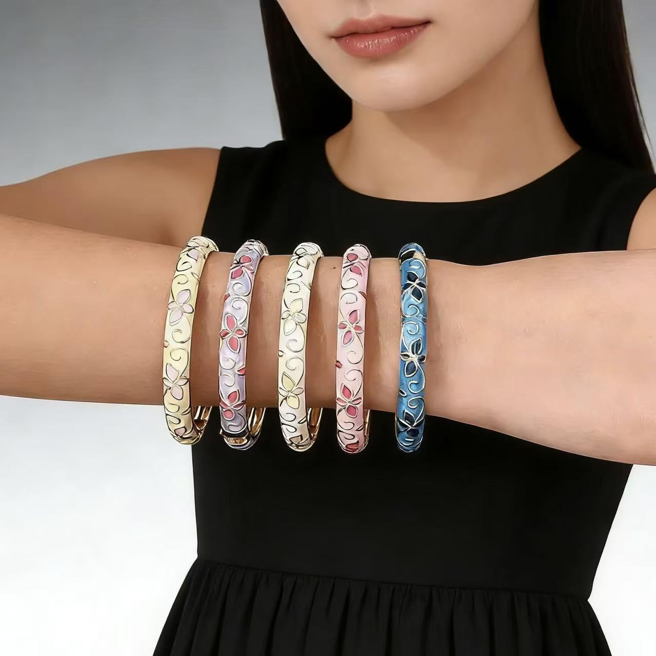 MQCEHTI Vintage Flower Cloisonne Bangle Bracelet for Women, Enamel Chunky Gold Plated Bracelets Jewelry Gifts (White Black Flower)