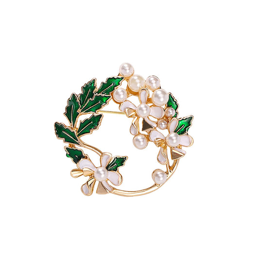 Elegant Gardenia Brooch Flower Pearl Brooch for Women Green Leaves Gardenia Floral Lapel Pins Clothes Hat Bag Suit Tie Accessory Wedding Gift Elegant Jewelry for Mom Wife