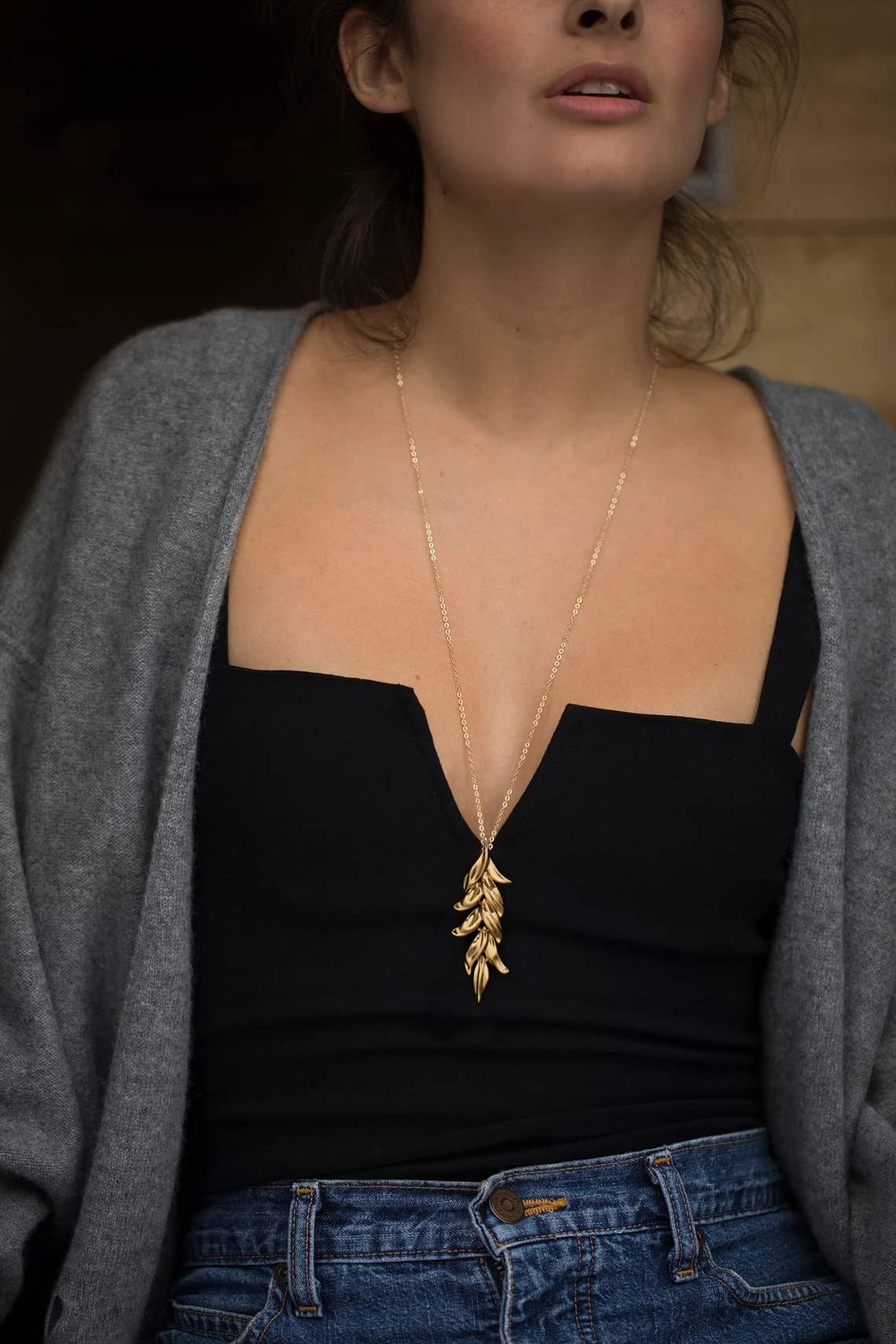 PERNNLA PEARL Statement Leaf Pendant Long Necklaces Dainty Gold Chain Sweater Necklaces Multi-layer Y Necklace for Women Boho Fashion Jewelry