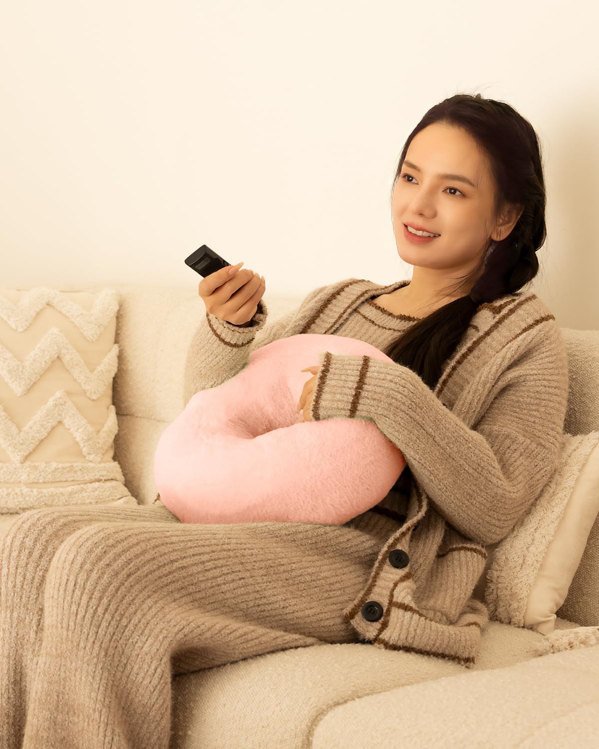 Viozon Tablet Stand Pillow, Compatible with 4.7"-13" Phone/Tablet, iPad, iPhone, Samsung, Google, Kindle, 360°Adjustable Phone Holder for Bed with Soft Plush Fabric, and Detachable Bowl, Pink