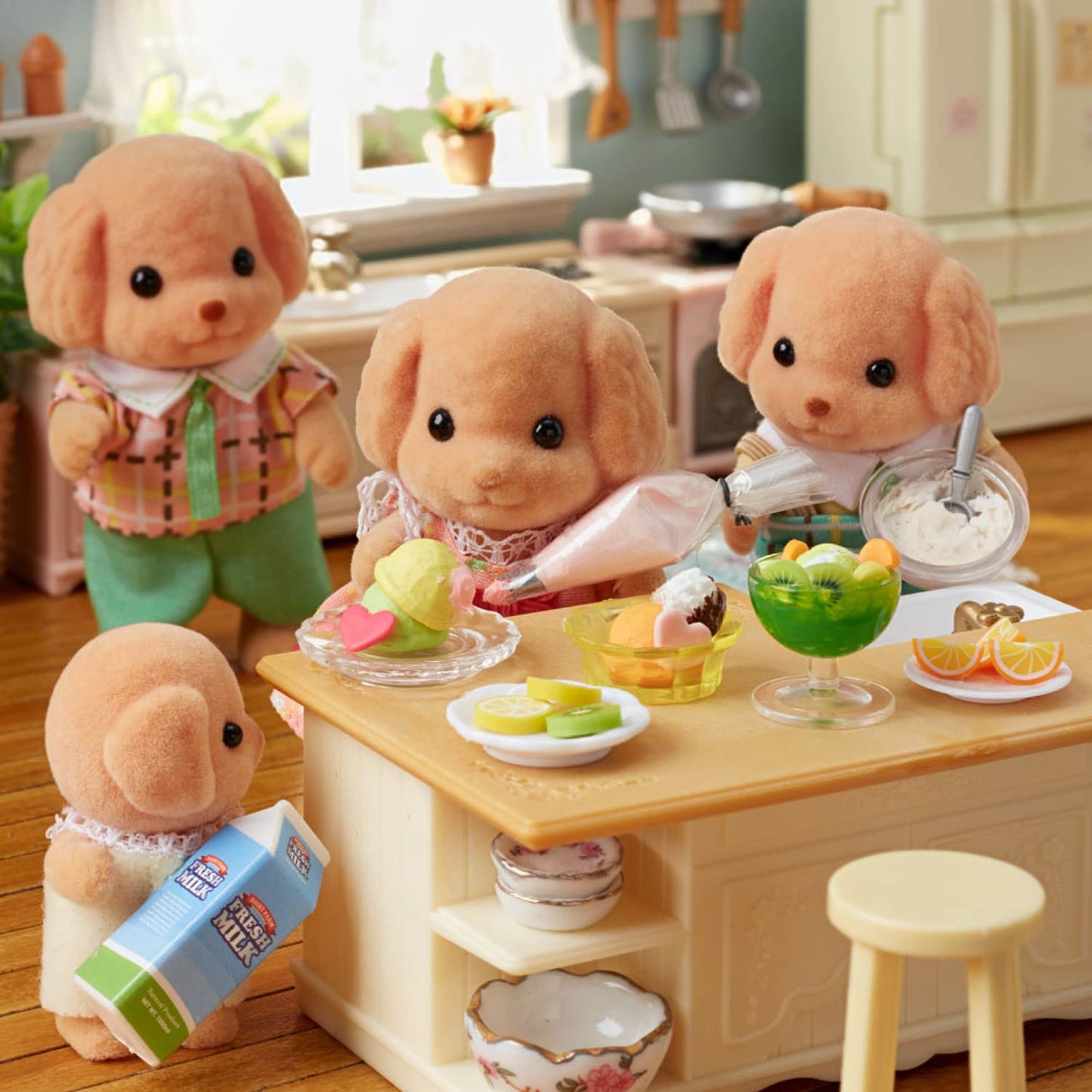 Calico CrittersToy Poodle Family, 3 inches