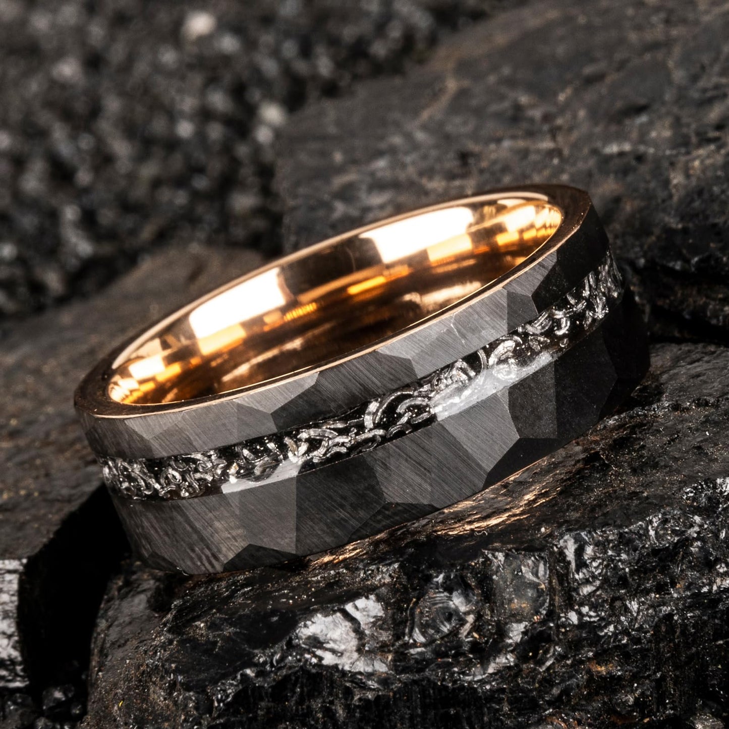 JEWPER 8mm Men Womens Wedding Band Tungsten Rings black rose gold Hammer pattern Fashion Promise Carbide Inlaid Iron Filings Matte Finish Edge Comfort Fit size(10)
