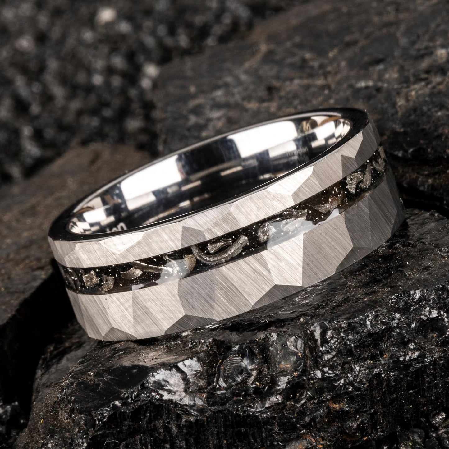 JEWPER 8mm Men Womens Wedding Band Tungsten Rings silver Hammer pattern Fashion Promise Carbide Inlaid Iron Filings Matte Finish Edge Comfort Fit size(9)