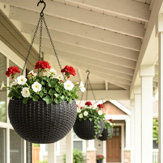LaLaGreen Indoor Hanging Planter (11 Inch, 1 Pack) Self-Watering Round Basket with Water Level Indicator, Rattan Style Flower Pot Black Metal Chain for Deck Porch Patio Garden Balcony Outdoor Decor